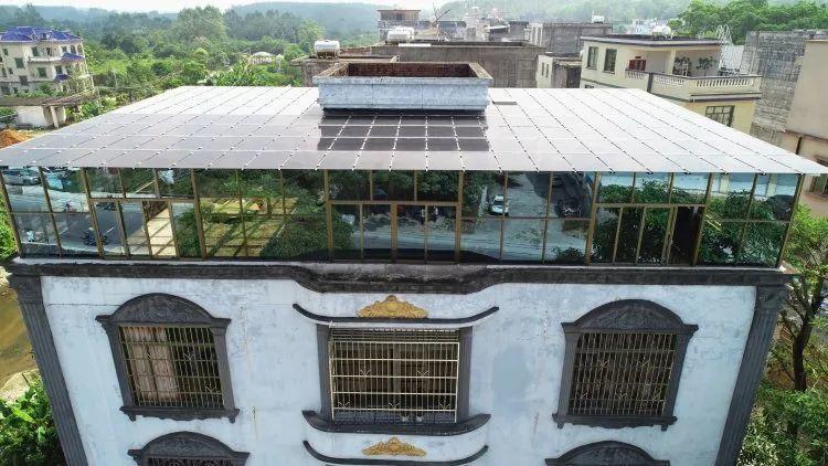 還在裝傳統(tǒng)陽光房？太傻了！如今大家都裝這個，美觀、環(huán)保還能賺錢！